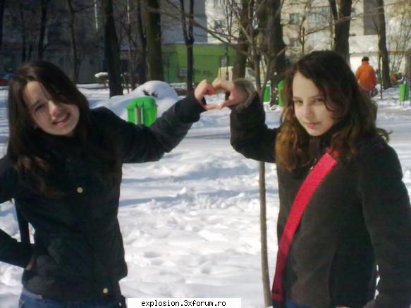 Axy - Bine, punem poze. :]] Pentru cei ce nu stiu, eu - About Us!